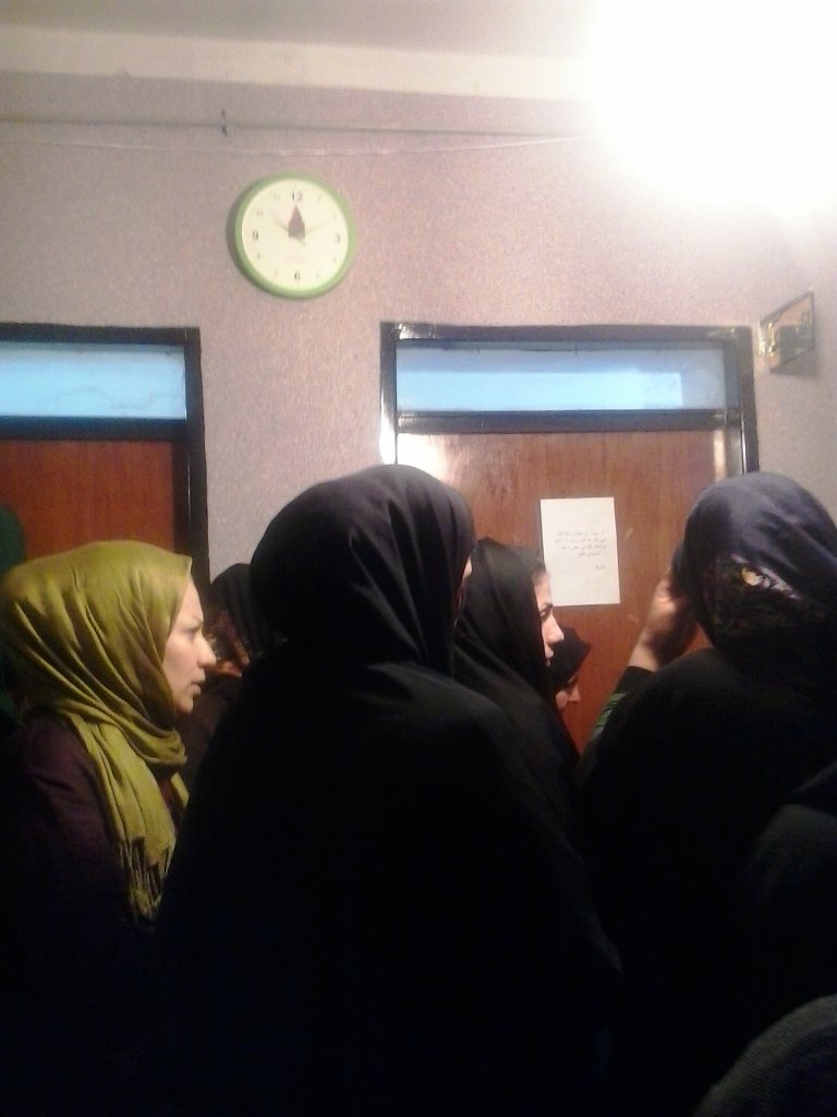 شلوغی پشت در  پزشک متخصص زنان در یاسوج
