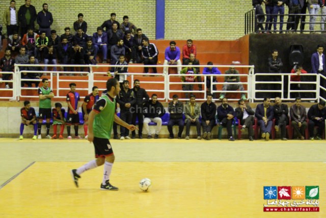 مسابقات فوتسال جام دهه فجر در یاسوج آغاز شد/ از غیبت شهردار تا تاخیر ۲ ساعته برگزاری مراسم + تصاویر