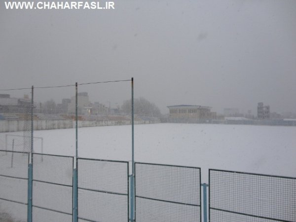 ورزشگاه تختی شهر یاسوج سپید پوش شد