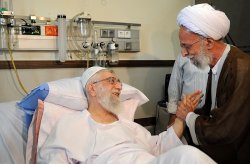  عیادت ازرهبر معظم انقلاب اسلامی در بیمارستان