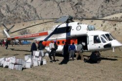 امدادرسانی به روستاها در کهگیلویه وبویراحمد از طریق بالگرد+تصاویر