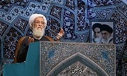 دولت با اقتصاد مقاومتی مشکلات را حل کند/ امیدواریم سر تیم مذاکره‌کننده کلاه نرود/ وزیر ارشاد دچار سهل انگاری نشود